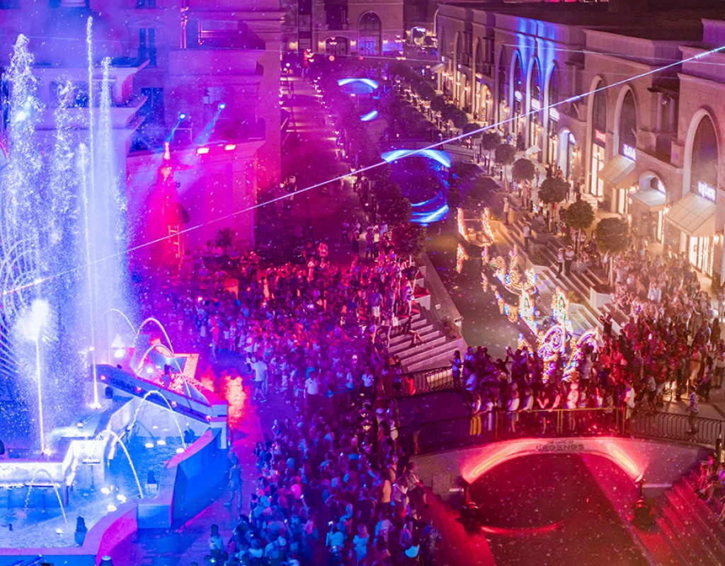 THE LAND OF LEGENDS - LIGHT SHOW AT NIGHT